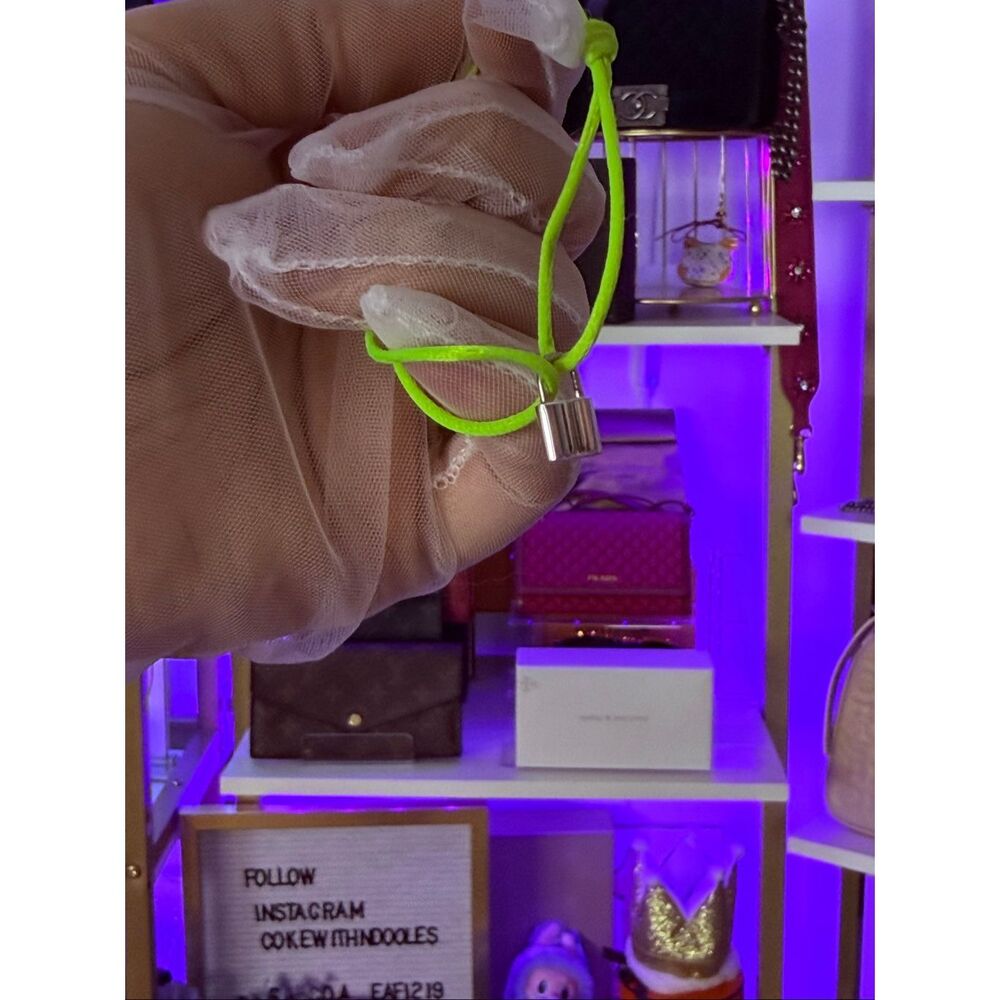 LOUIS VUITTON Lockit 925 silver Lock Neon Bracelet - Picture 2 of 8